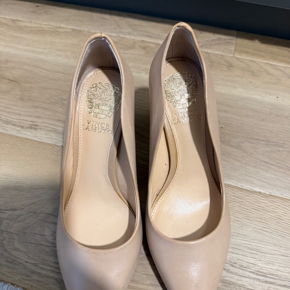 VINCE CAMUTO Leather Nude Pointy Heels - Picture 6 of 8